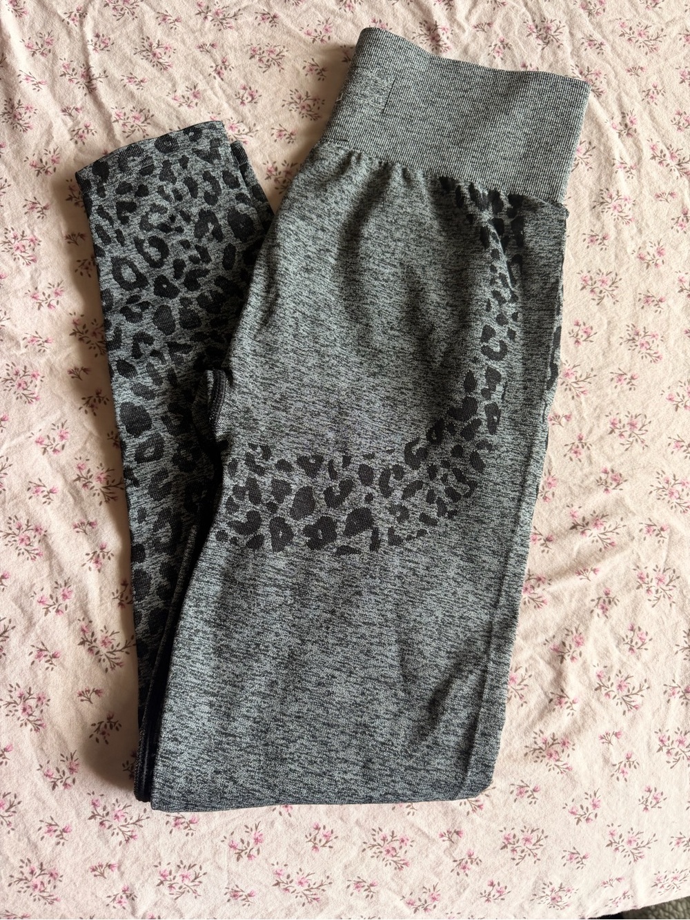 PINK Victoria's Secret Gray Leopard-Print Stretch Leggings
